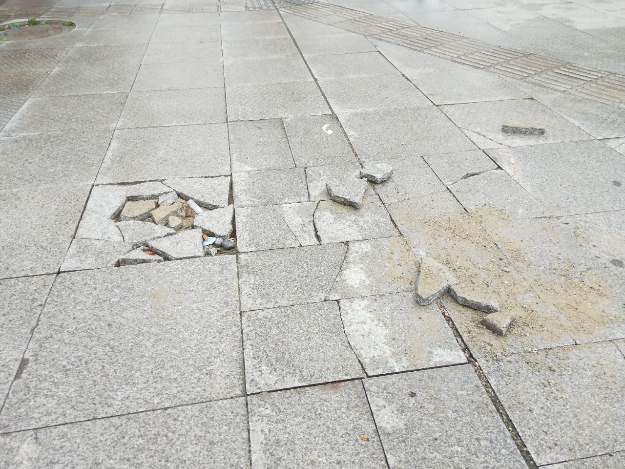 瓷砖烂了一块(瓷砖烂了一块怎么修复) 瓷砖烂了一块(瓷砖烂了一块怎么修复)