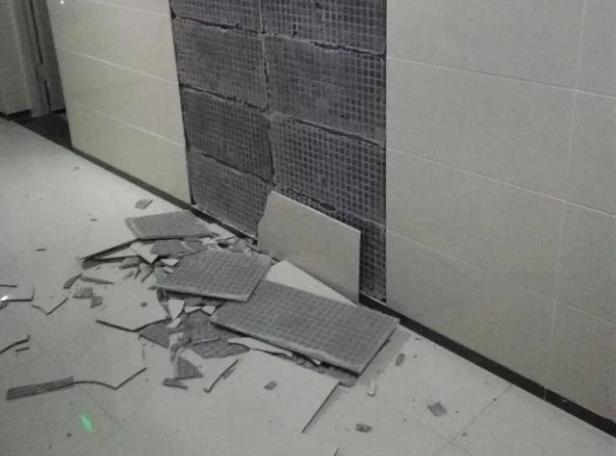 墙面贴砖空鼓什么原因(墙面贴砖空鼓什么原因呢)